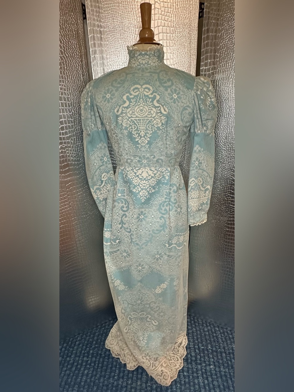 Vintage Style Tea Gown Turquoise White Lace Overlay & Faux Pearl Buttons - Picture 6 of 16
